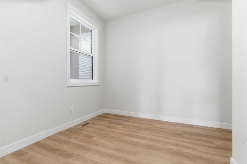 358 Corner Glen Way Ne, Calgary, AB - Indoor Photo Showing Other Room