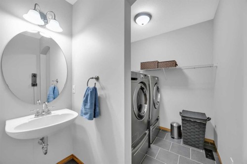 192 Somerglen Common, Calgary, AB - Indoor Photo Showing Laundry Room