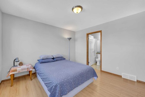 192 Somerglen Common, Calgary, AB - Indoor Photo Showing Bedroom