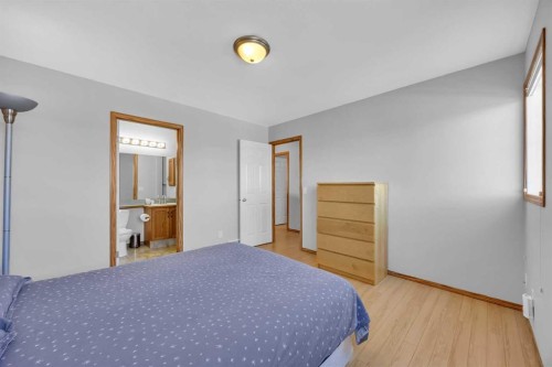 192 Somerglen Common, Calgary, AB - Indoor Photo Showing Bedroom