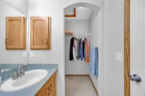 192 Somerglen Common, Calgary, AB - Indoor Photo Showing Bathroom