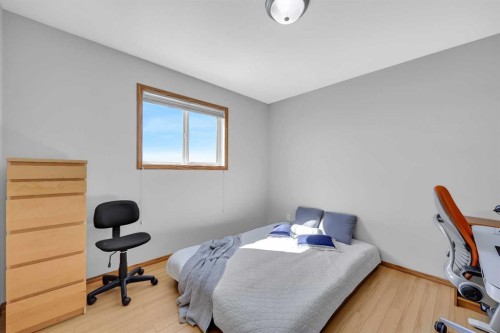192 Somerglen Common, Calgary, AB - Indoor Photo Showing Bedroom