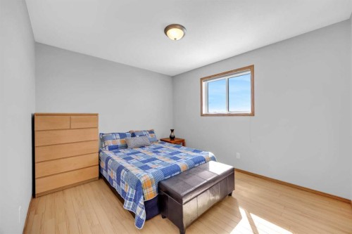 192 Somerglen Common, Calgary, AB - Indoor Photo Showing Bedroom
