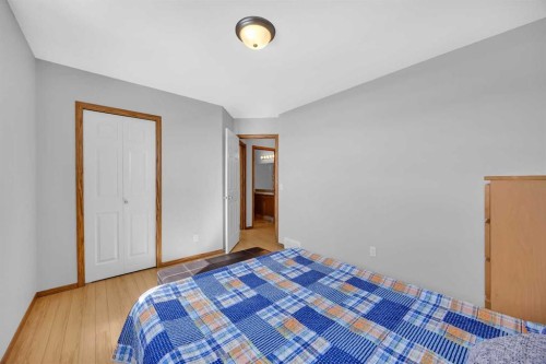 192 Somerglen Common, Calgary, AB - Indoor Photo Showing Bedroom
