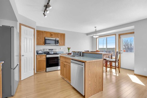 192 Somerglen Common, Calgary, AB - Indoor Photo Showing Kitchen With Double Sink