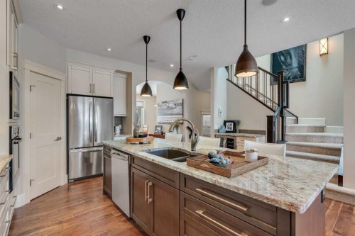 2041 45 Avenue Sw, Calgary, AB - Indoor Photo Showing Kitchen With Double Sink With Upgraded Kitchen