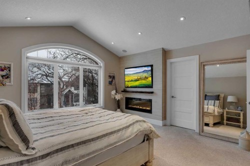 2041 45 Avenue Sw, Calgary, AB - Indoor Photo Showing Bedroom