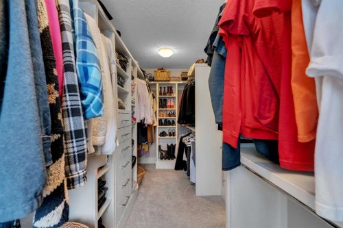 2041 45 Avenue Sw, Calgary, AB - Indoor With Storage
