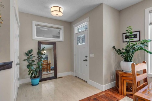 2041 45 Avenue Sw, Calgary, AB - Indoor Photo Showing Other Room