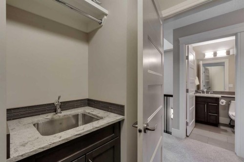 2041 45 Avenue Sw, Calgary, AB - Indoor Photo Showing Other Room