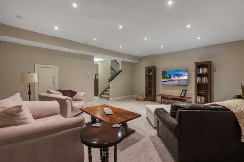 2041 45 Avenue Sw, Calgary, AB - Indoor