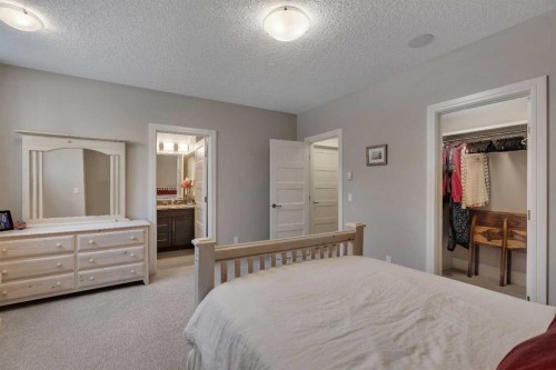 2041 45 Avenue Sw, Calgary, AB - Indoor Photo Showing Bedroom