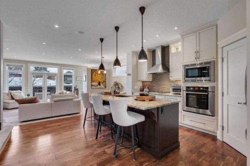 2041 45 Avenue Sw, Calgary, AB - Indoor Photo Showing Other Room