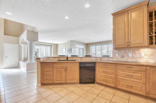56 Evergreen Crescent Sw, Calgary, AB - Indoor Photo Showing Kitchen