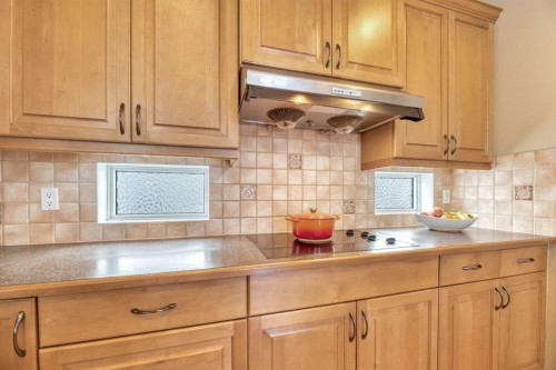 56 Evergreen Crescent Sw, Calgary, AB - Indoor Photo Showing Kitchen