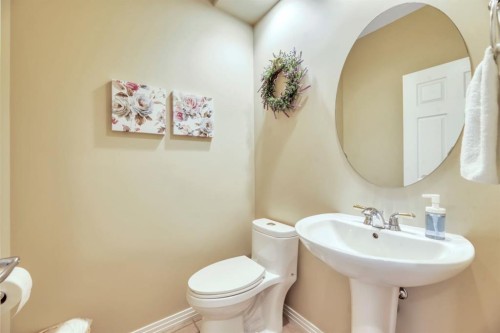 56 Evergreen Crescent Sw, Calgary, AB - Indoor Photo Showing Bathroom