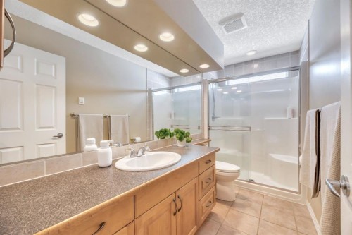56 Evergreen Crescent Sw, Calgary, AB - Indoor Photo Showing Bathroom