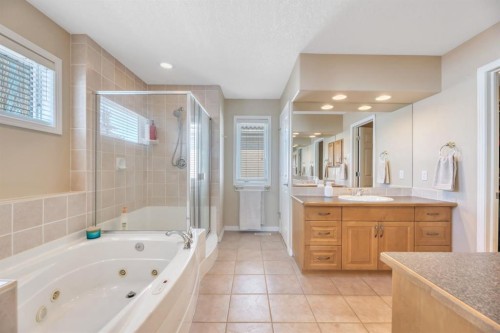 56 Evergreen Crescent Sw, Calgary, AB - Indoor Photo Showing Bathroom