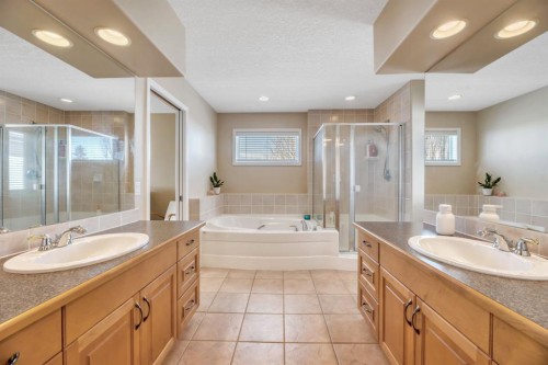 56 Evergreen Crescent Sw, Calgary, AB - Indoor Photo Showing Bathroom