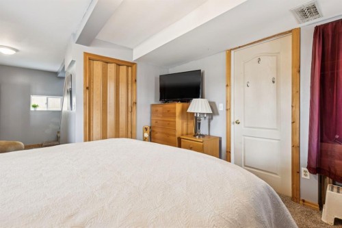 7417 24 Street Se, Calgary, AB - Indoor Photo Showing Bedroom