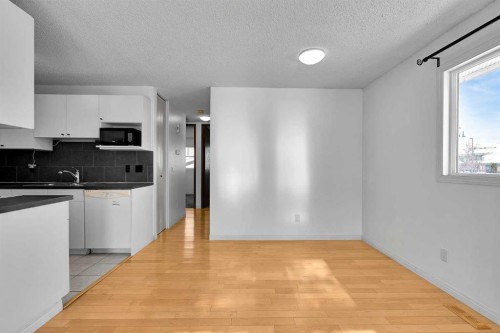 295 Edgepark Boulevard Nw, Calgary, AB - Indoor Photo Showing Kitchen