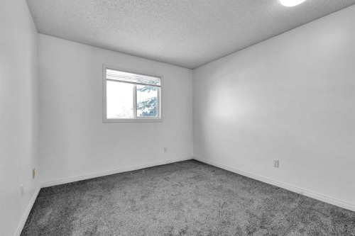 295 Edgepark Boulevard Nw, Calgary, AB - Indoor Photo Showing Other Room