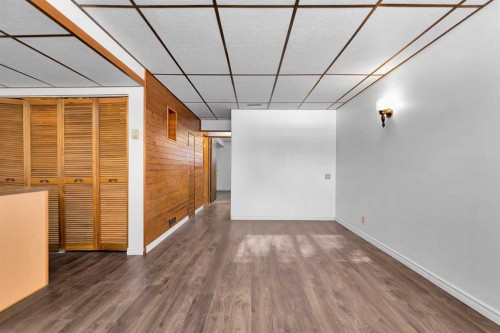 295 Edgepark Boulevard Nw, Calgary, AB - Indoor Photo Showing Other Room