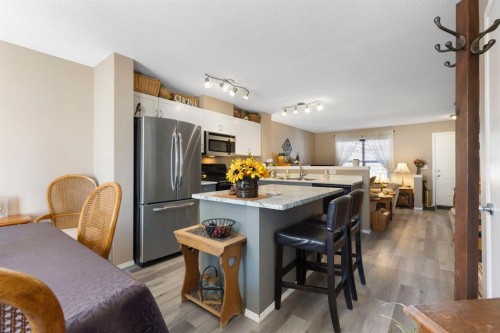 352 Elgin Gardens Se, Calgary, AB - Indoor