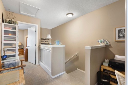 352 Elgin Gardens Se, Calgary, AB - Indoor Photo Showing Other Room