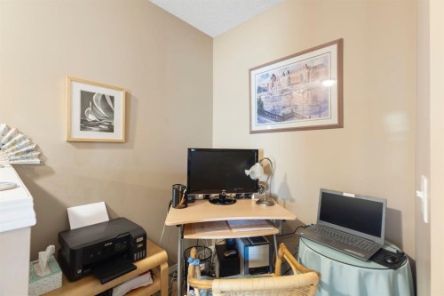 352 Elgin Gardens Se, Calgary, AB - Indoor Photo Showing Office