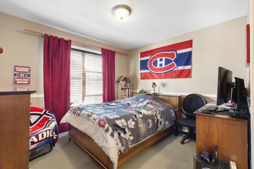 352 Elgin Gardens Se, Calgary, AB - Indoor Photo Showing Bedroom
