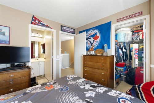 352 Elgin Gardens Se, Calgary, AB - Indoor Photo Showing Bedroom