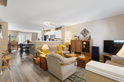 352 Elgin Gardens Se, Calgary, AB - Indoor Photo Showing Living Room