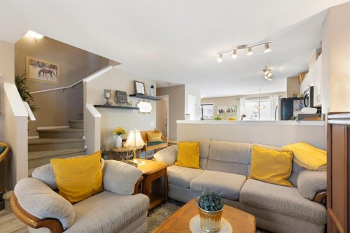 352 Elgin Gardens Se, Calgary, AB - Indoor Photo Showing Living Room