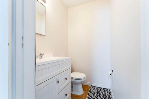 147 Templewood Drive Ne, Calgary, AB - Indoor Photo Showing Bathroom
