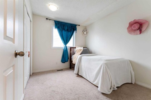 147 Templewood Drive Ne, Calgary, AB - Indoor Photo Showing Bedroom