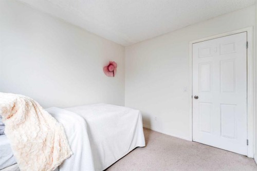 147 Templewood Drive Ne, Calgary, AB - Indoor Photo Showing Bedroom