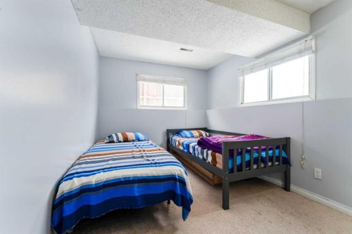 147 Templewood Drive Ne, Calgary, AB - Indoor Photo Showing Bedroom