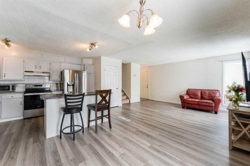 147 Templewood Drive Ne, Calgary, AB - Indoor Photo Showing Kitchen