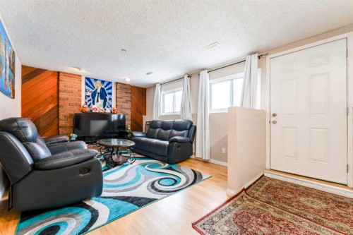 147 Templewood Drive Ne, Calgary, AB - Indoor Photo Showing Living Room