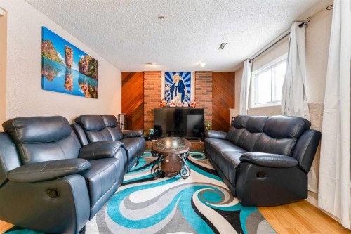 147 Templewood Drive Ne, Calgary, AB - Indoor Photo Showing Living Room