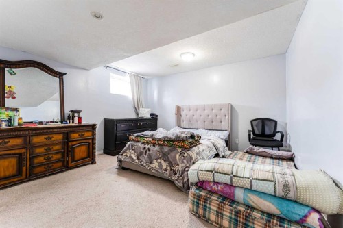 147 Templewood Drive Ne, Calgary, AB - Indoor Photo Showing Bedroom