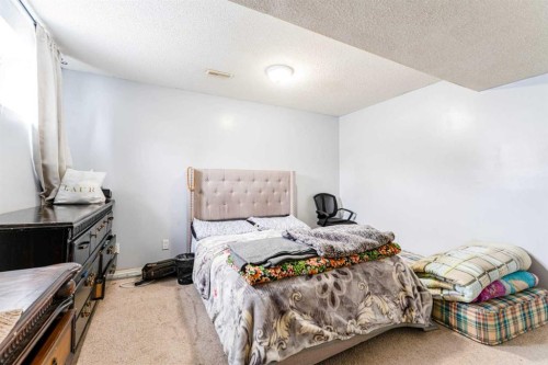 147 Templewood Drive Ne, Calgary, AB - Indoor Photo Showing Bedroom