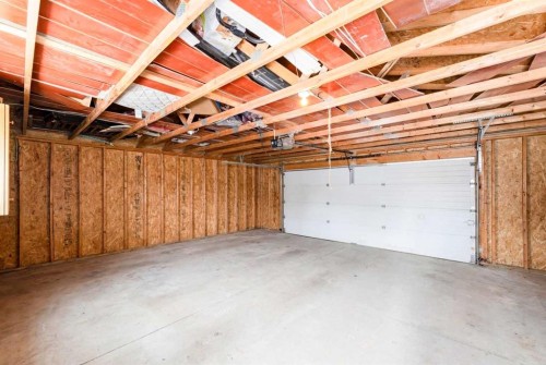 147 Templewood Drive Ne, Calgary, AB - Indoor Photo Showing Garage