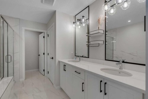 23 Savoy Terrace Se, Calgary, AB - Indoor Photo Showing Bathroom