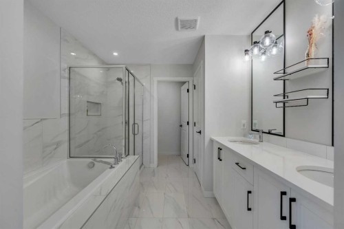 23 Savoy Terrace Se, Calgary, AB - Indoor Photo Showing Bathroom