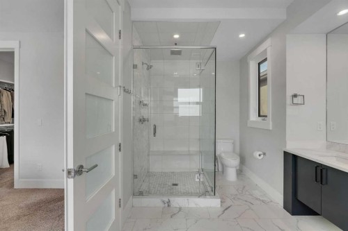 1148 Radnor Avenue Ne, Calgary, AB - Indoor Photo Showing Bathroom