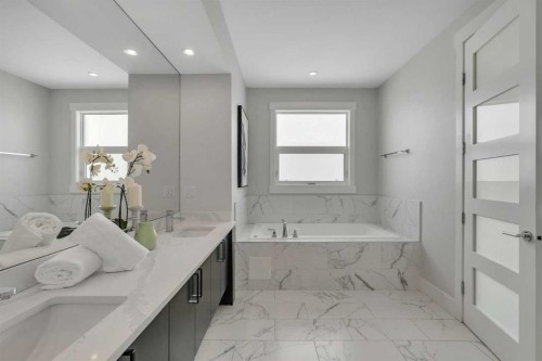 1148 Radnor Avenue Ne, Calgary, AB - Indoor Photo Showing Bathroom