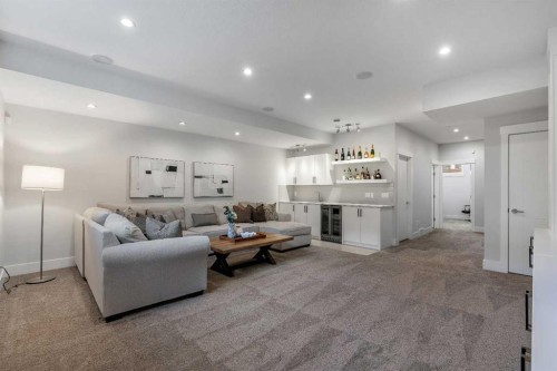 1148 Radnor Avenue Ne, Calgary, AB - Indoor Photo Showing Other Room