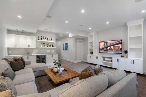 1148 Radnor Avenue Ne, Calgary, AB - Indoor Photo Showing Living Room